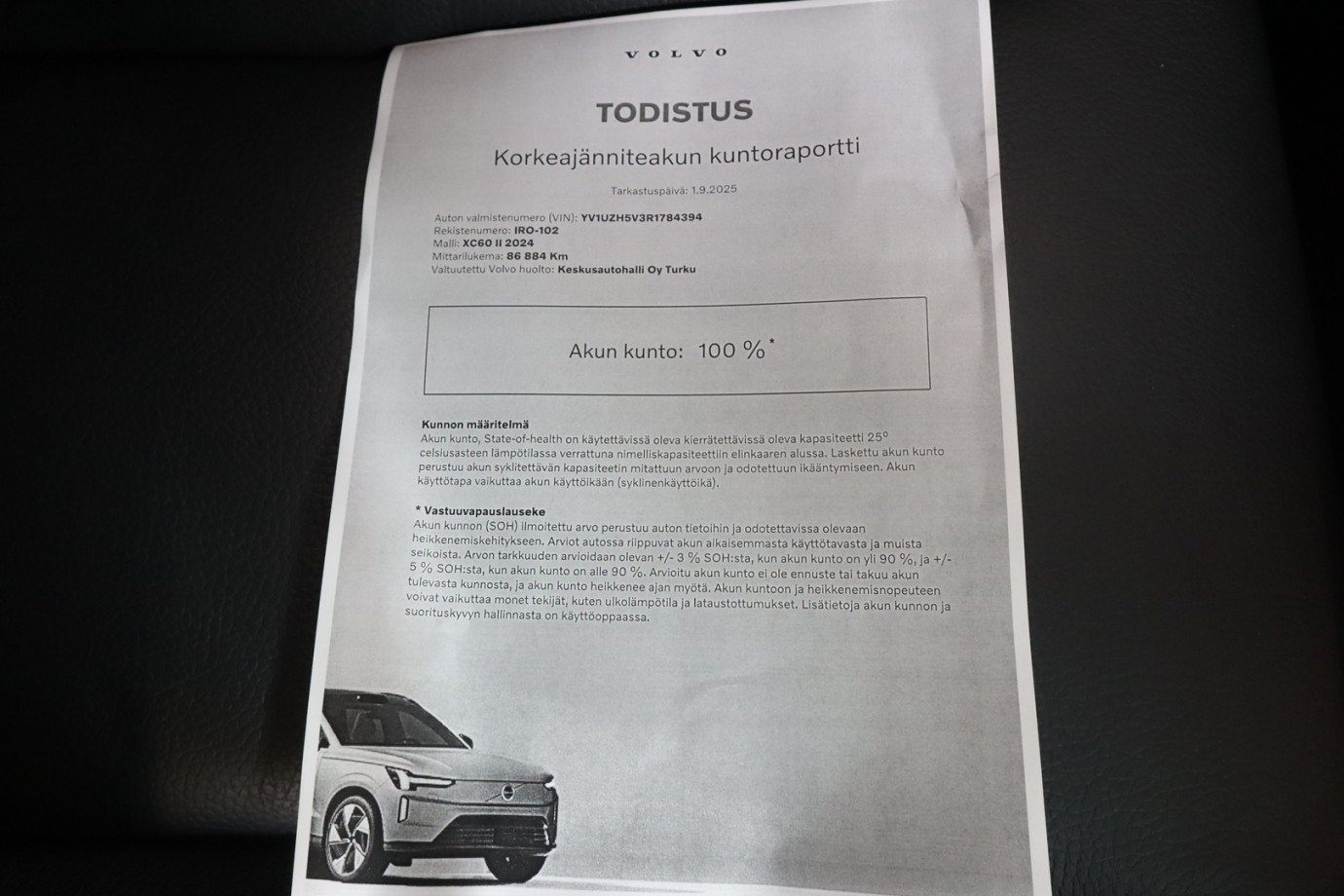 Esittelykuva VOLVO XC60 lataushybridiautosta.