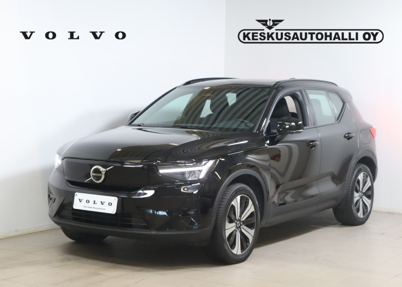 Esittelykuva VOLVO XC40 täyssähköautosta.