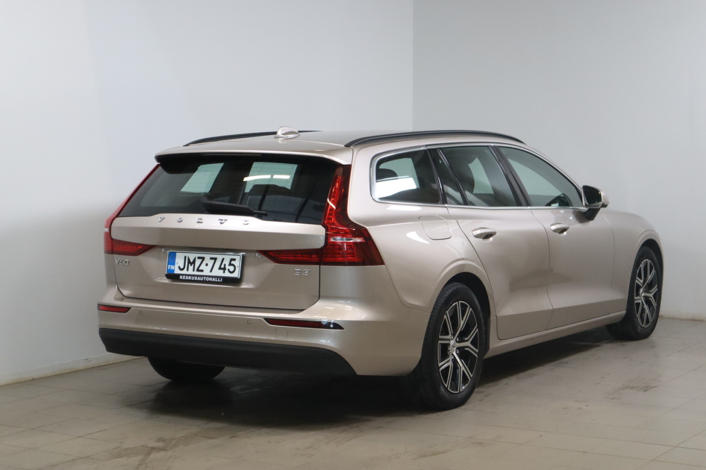 Esittelykuva VOLVO V60 bensiiniautosta.