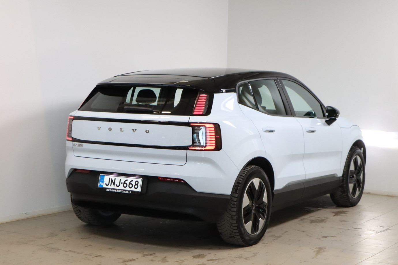 Esittelykuva VOLVO EX30 täyssähköautosta.