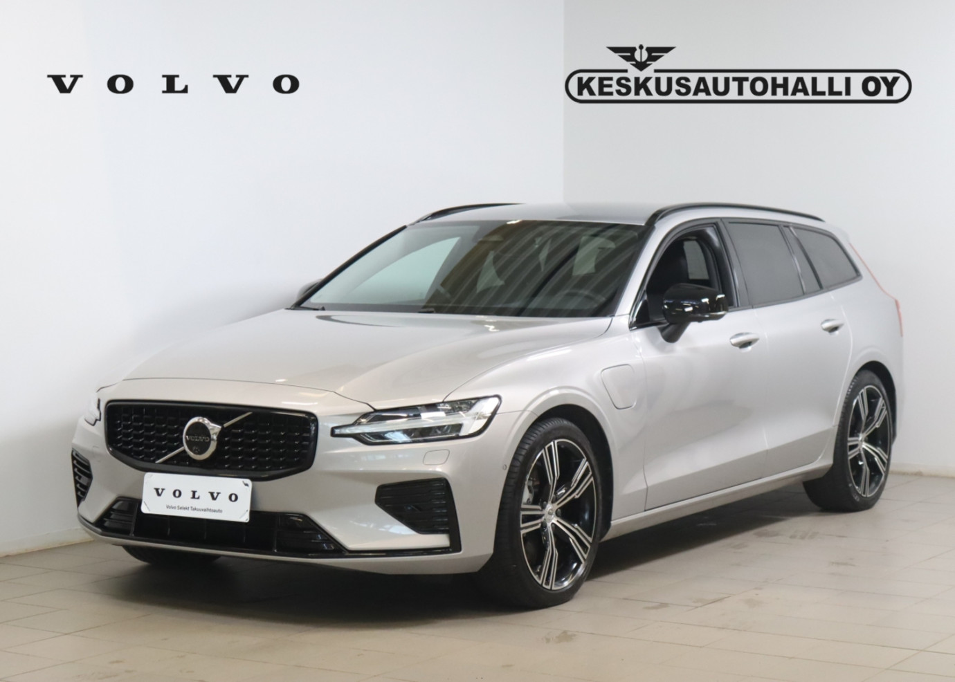 Esittelykuva VOLVO V60 lataushybridiautosta.