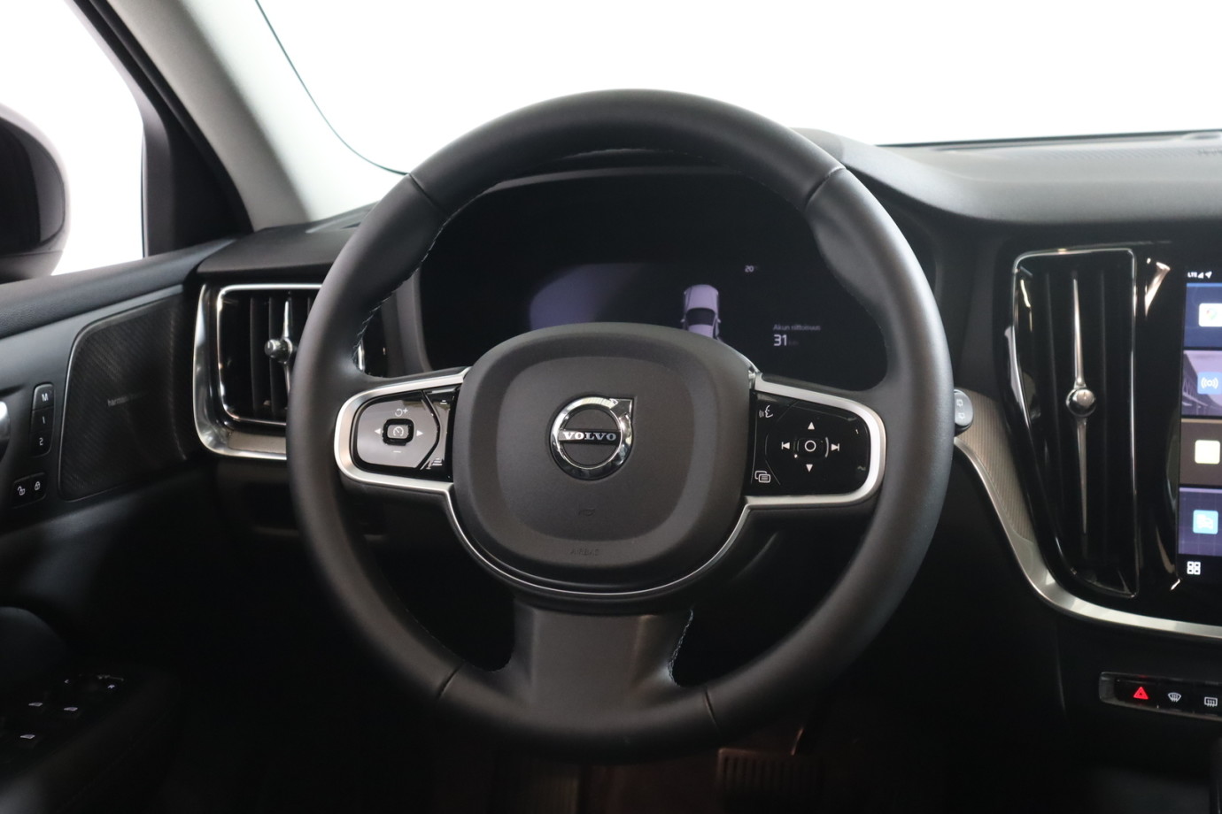 Esittelykuva VOLVO V60 lataushybridiautosta.
