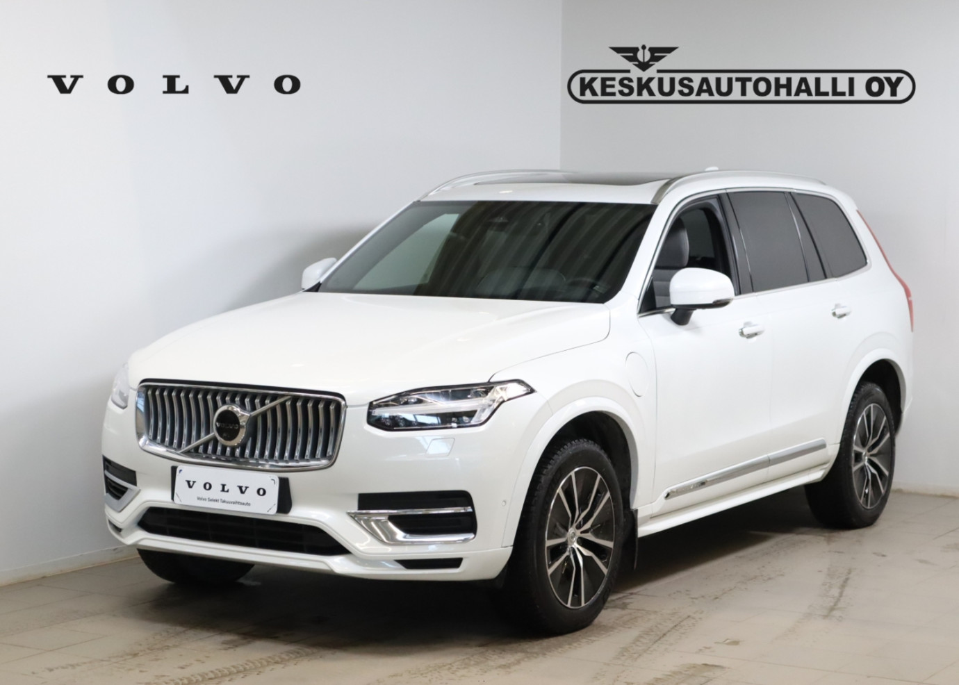 Esittelykuva VOLVO XC90 lataushybridiautosta.