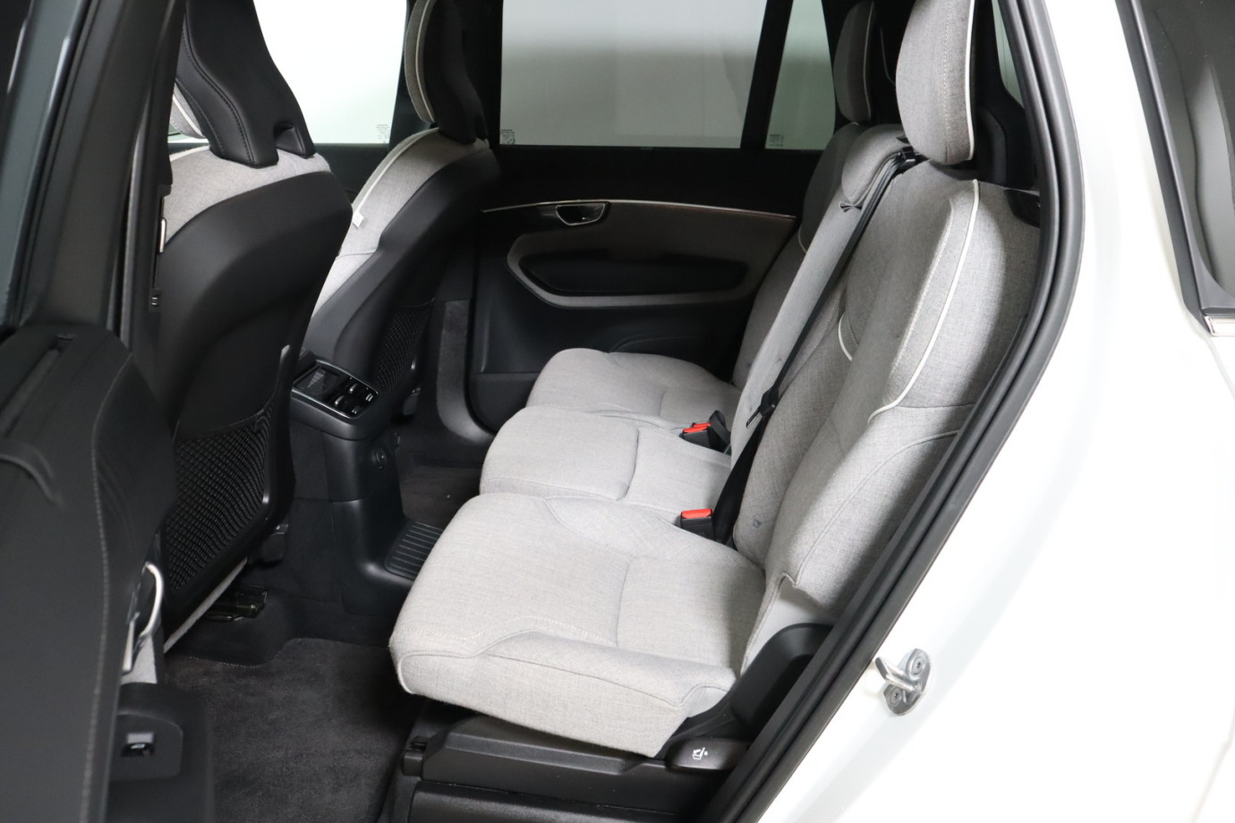 Esittelykuva VOLVO XC90 lataushybridiautosta.