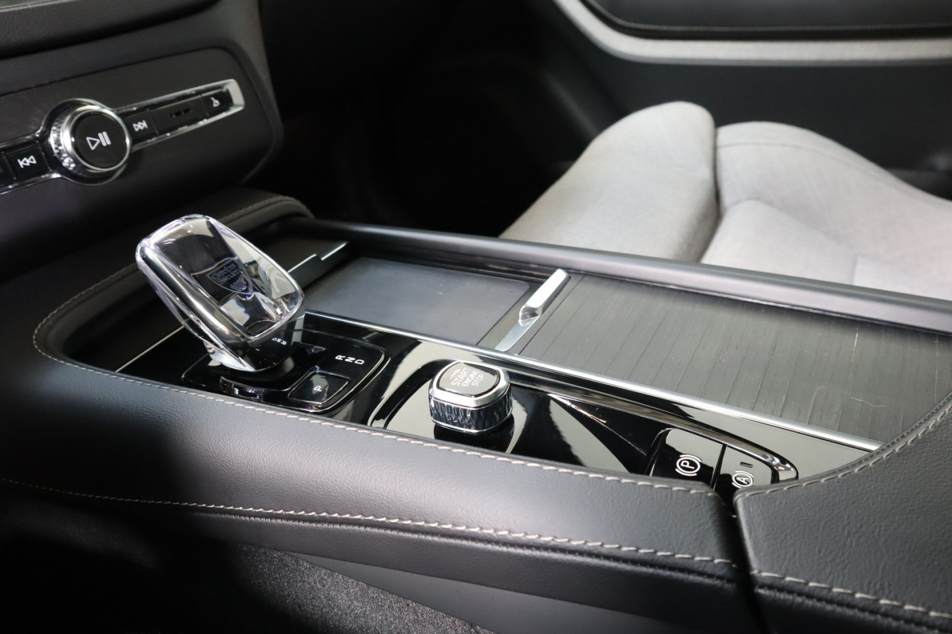 Esittelykuva VOLVO XC90 lataushybridiautosta.