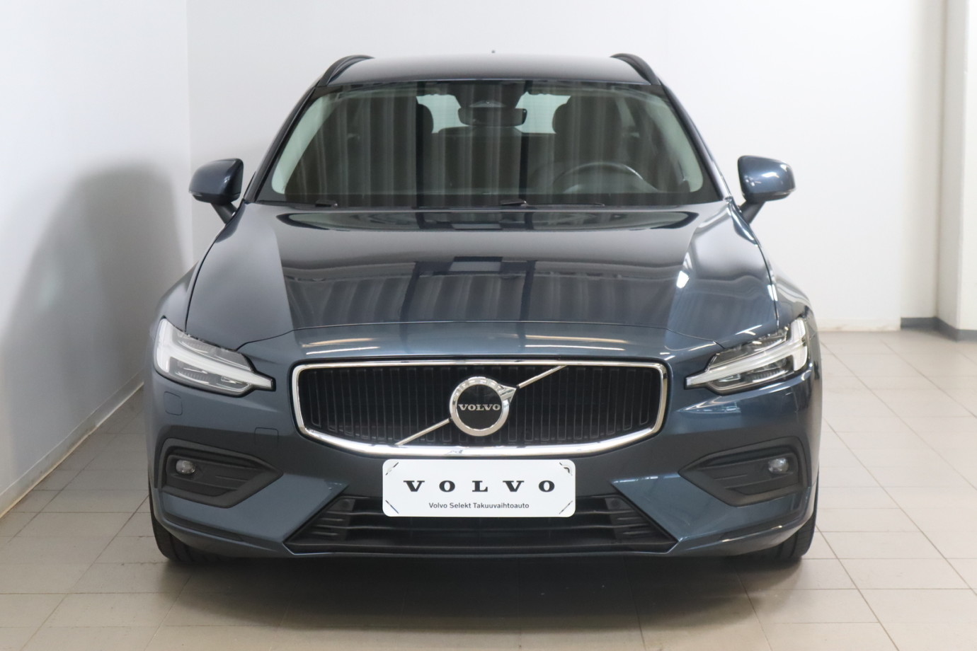 Esittelykuva VOLVO V60 bensiiniautosta.