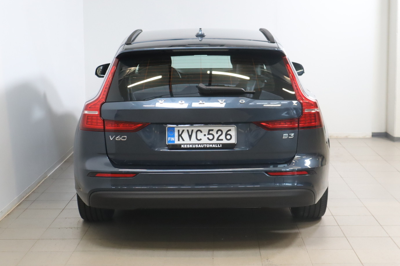 Esittelykuva VOLVO V60 bensiiniautosta.