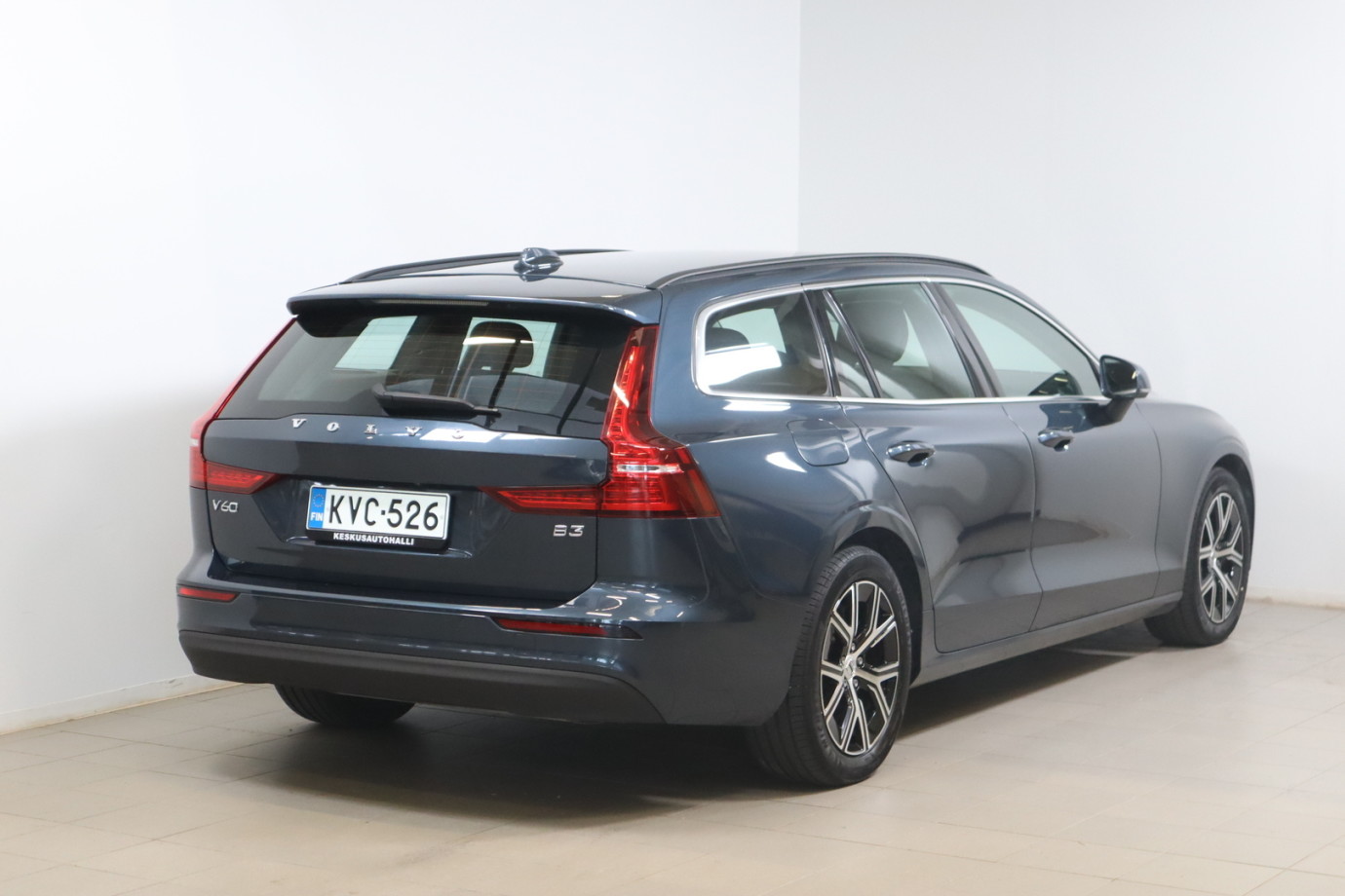 Esittelykuva VOLVO V60 bensiiniautosta.