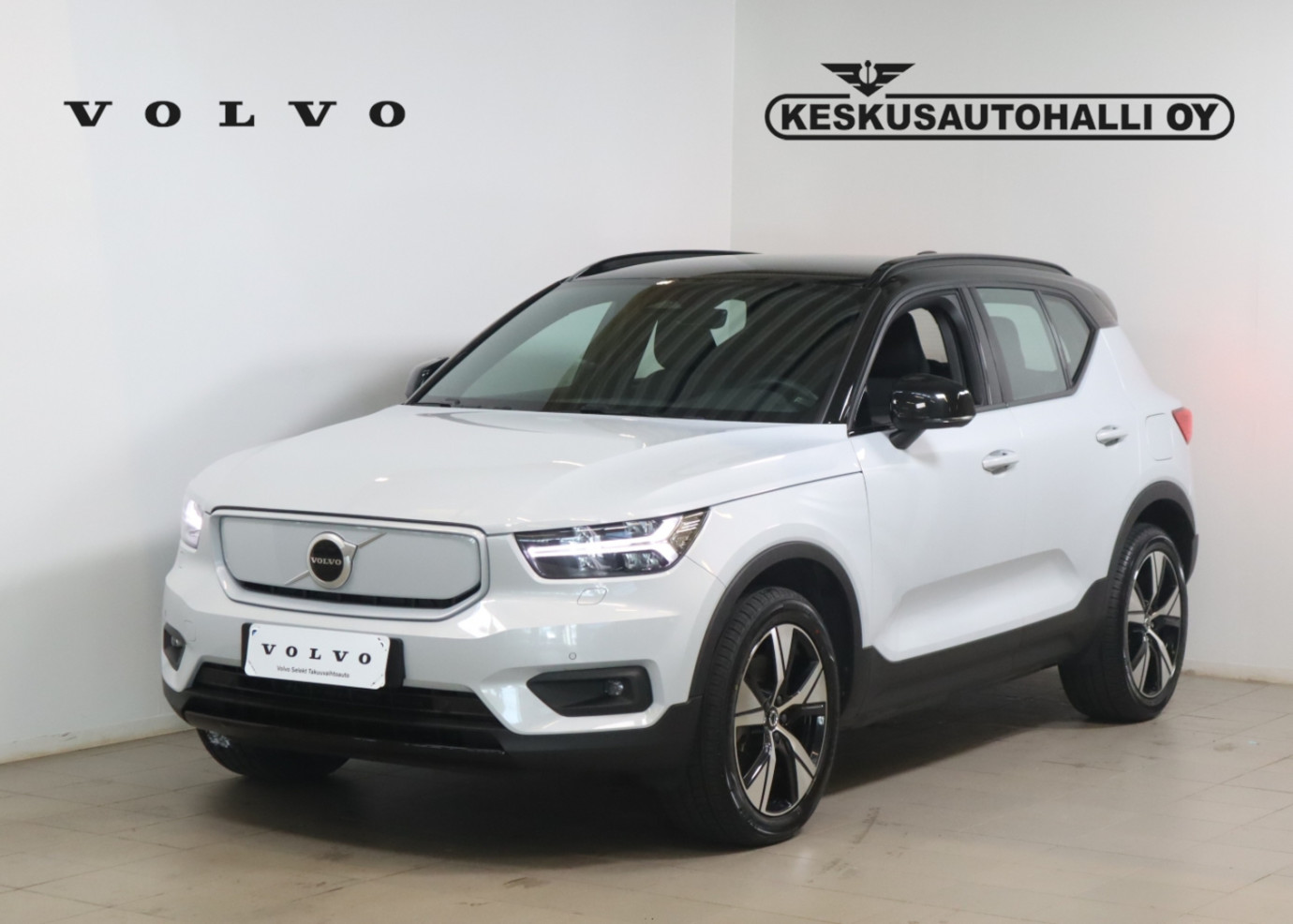 Esittelykuva VOLVO XC40 täyssähköautosta.