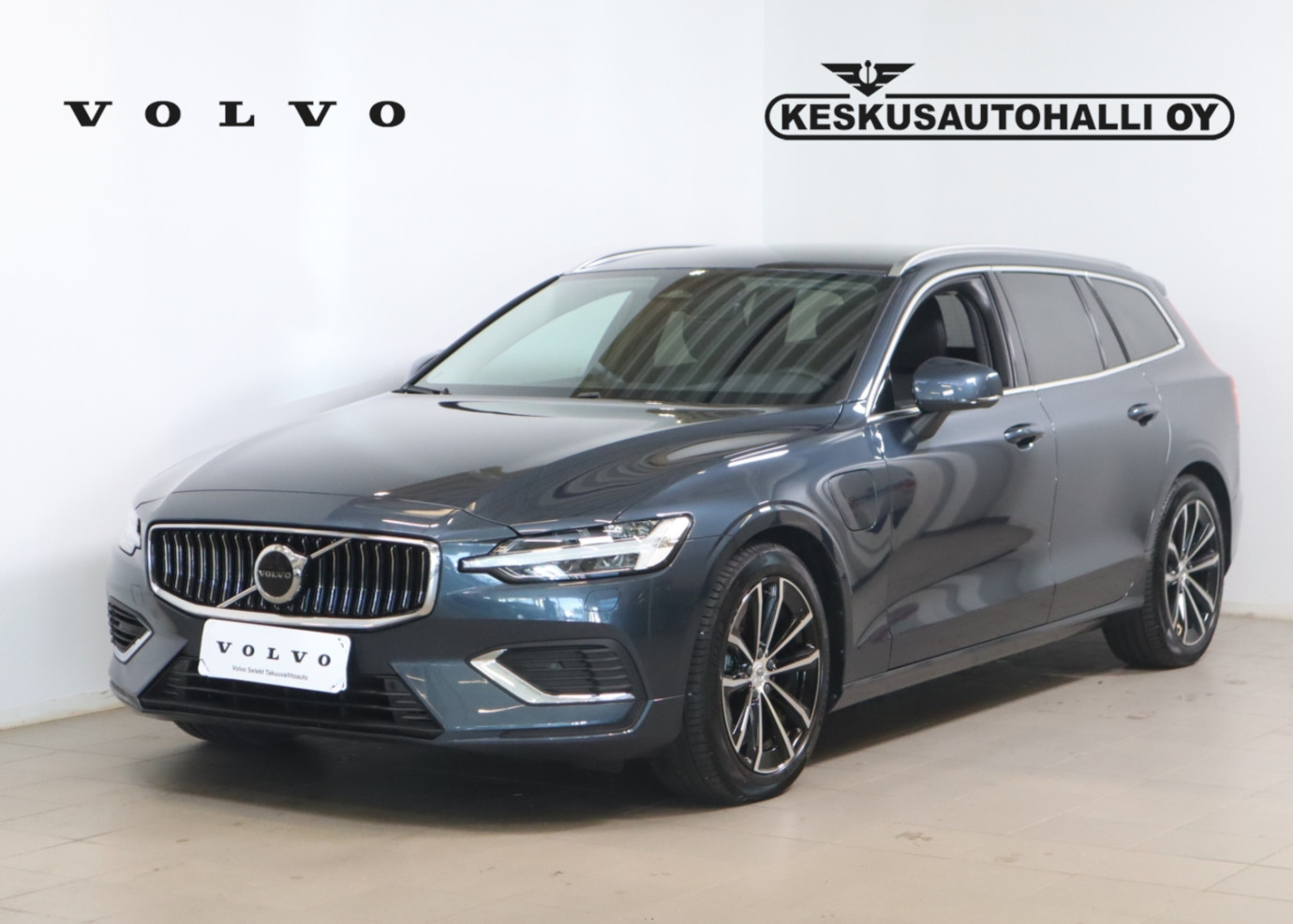 Esittelykuva VOLVO V60 lataushybridiautosta.
