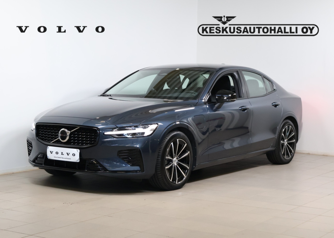 Esittelykuva VOLVO S60 lataushybridiautosta.