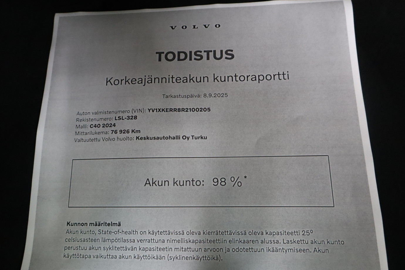 Esittelykuva VOLVO C40 täyssähköautosta.