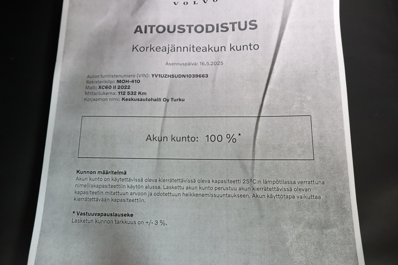 Esittelykuva VOLVO XC60 lataushybridiautosta.