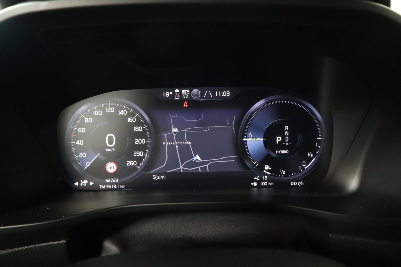 Esittelykuva VOLVO XC40 lataushybridiautosta.