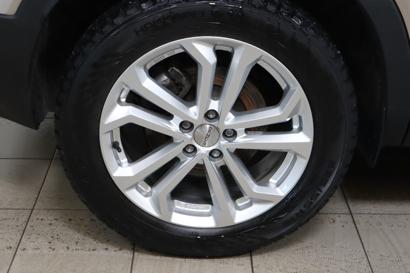 Esittelykuva VOLVO XC40 lataushybridiautosta.