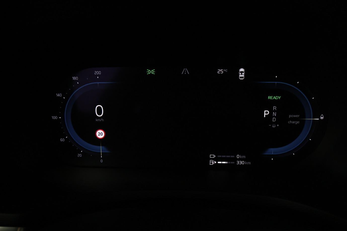 Esittelykuva VOLVO V60 lataushybridiautosta.