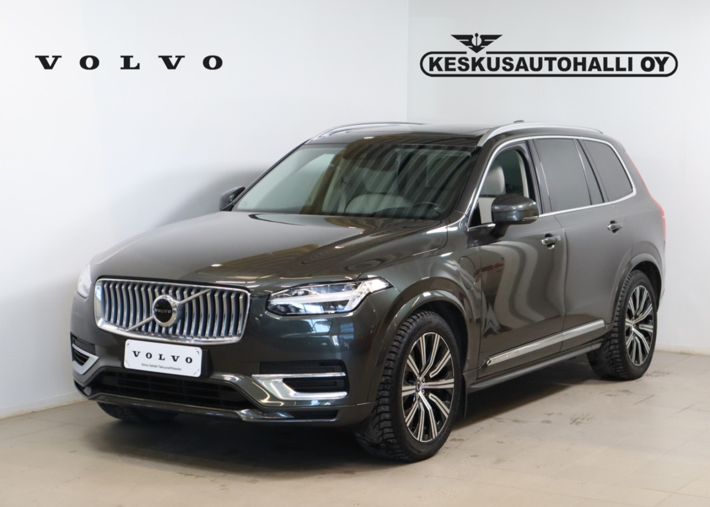 Esittelykuva VOLVO XC90 lataushybridiautosta.