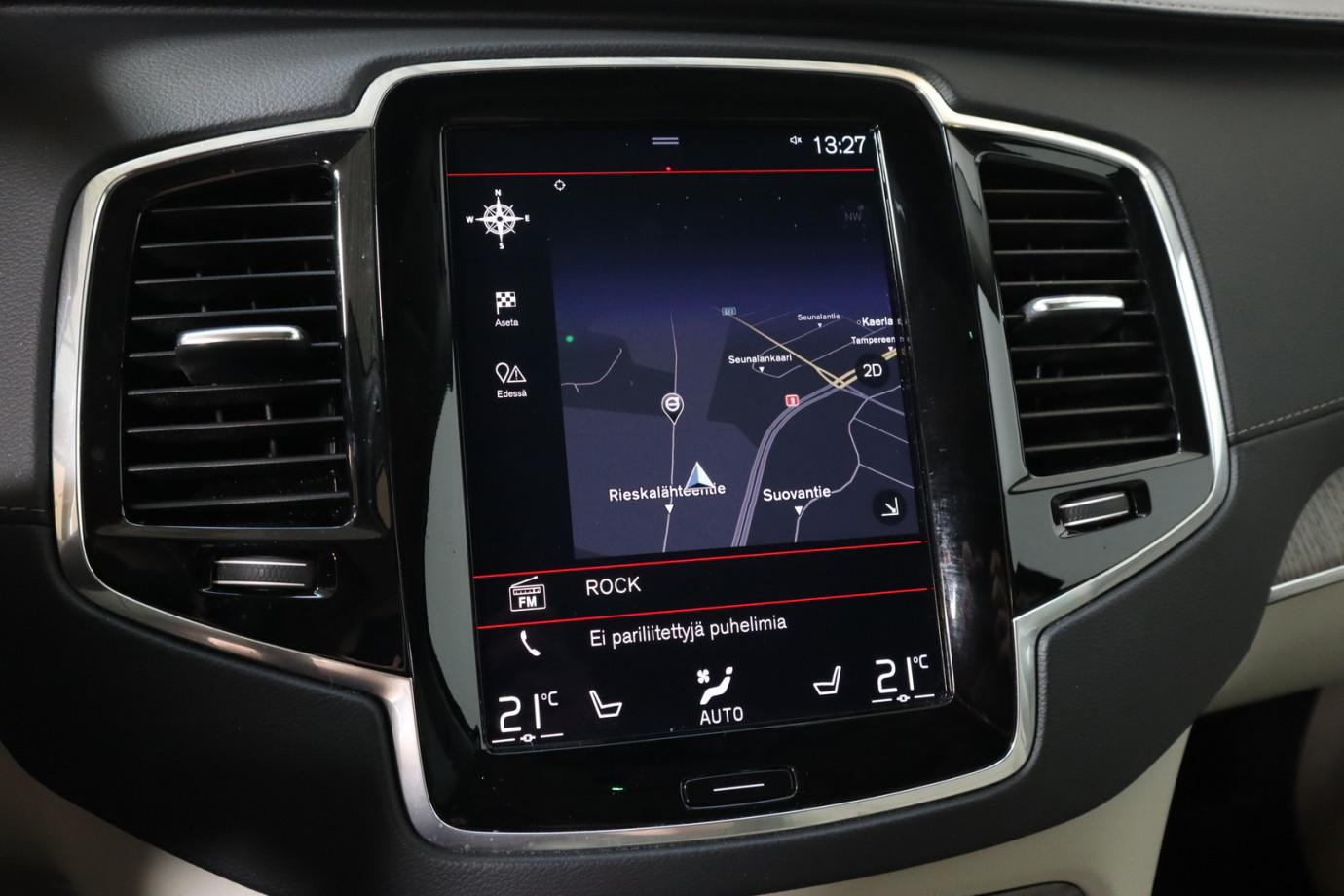 Esittelykuva VOLVO XC90 lataushybridiautosta.