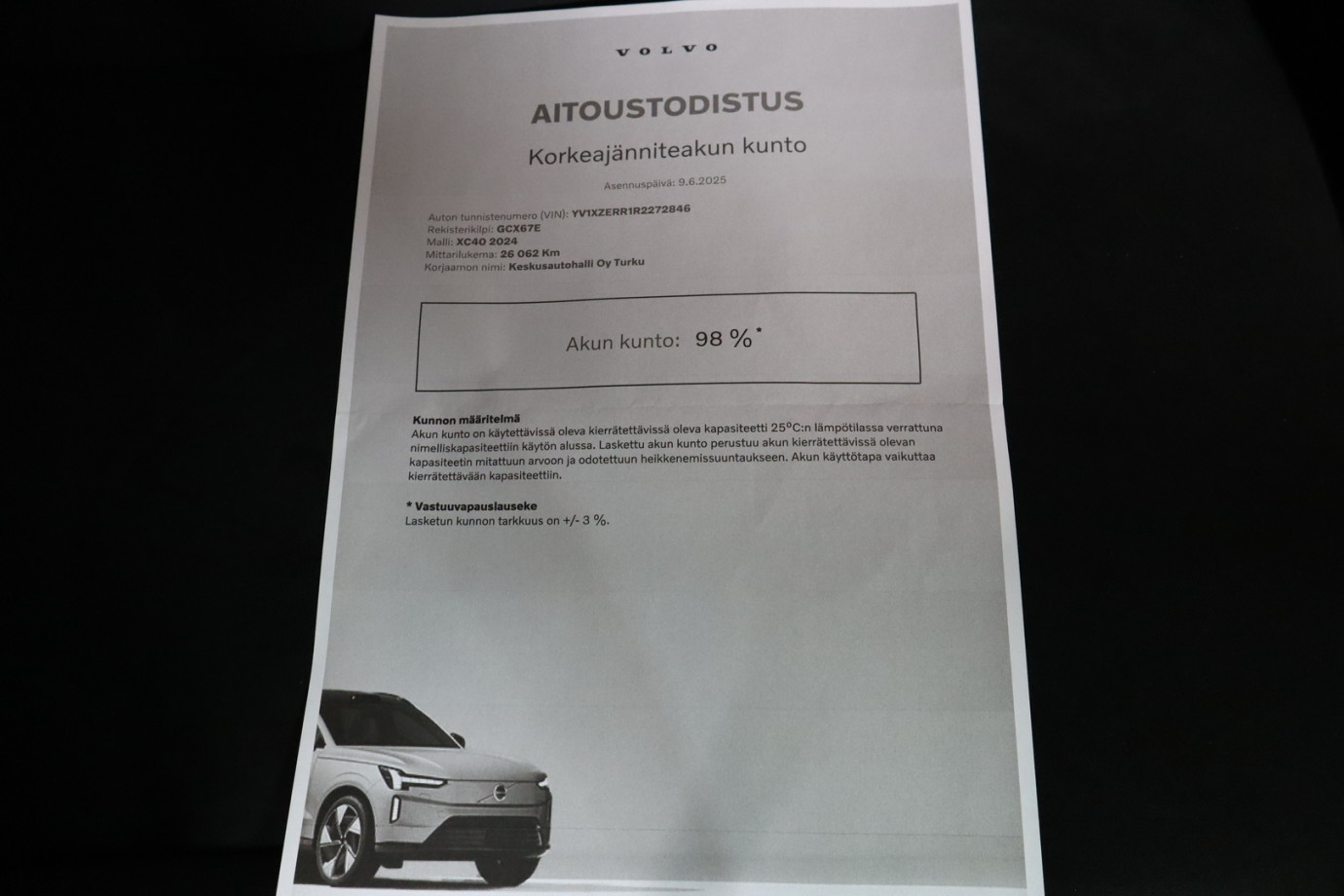 Esittelykuva VOLVO XC40 täyssähköautosta.
