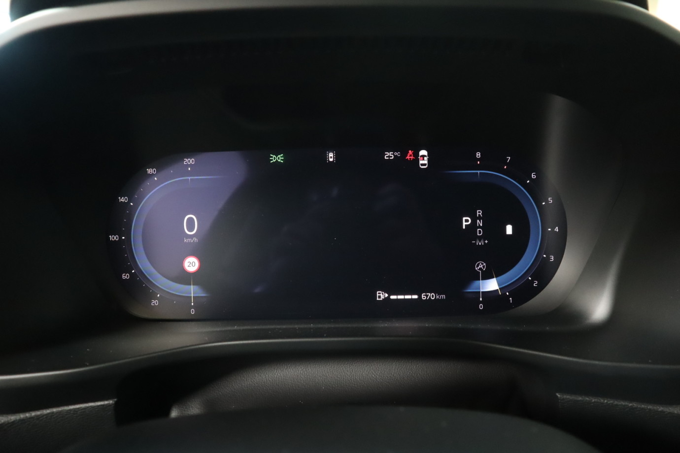 Esittelykuva VOLVO XC40 bensiiniautosta.
