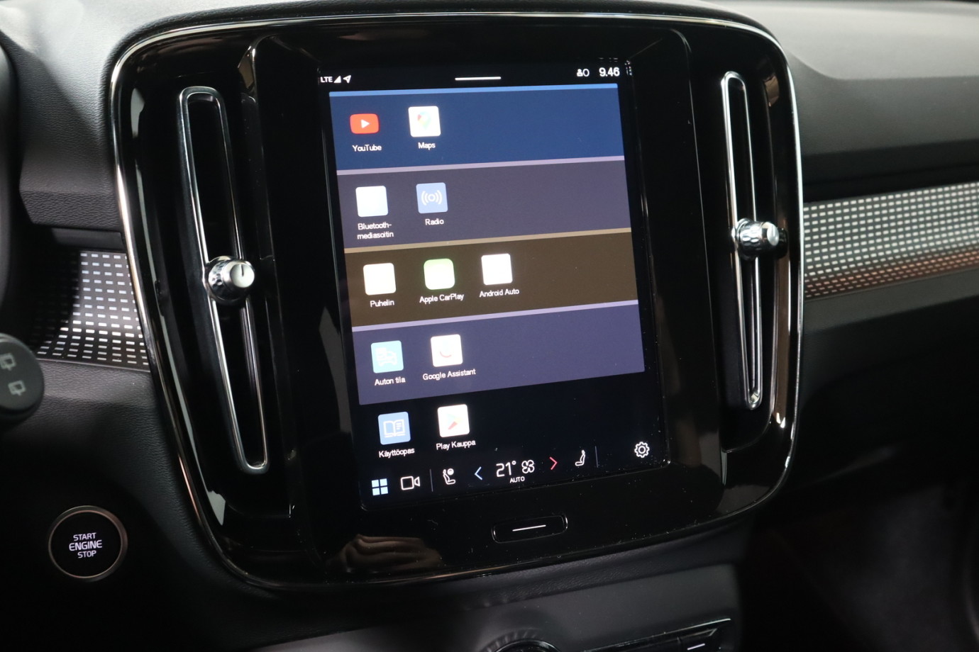 Esittelykuva VOLVO XC40 bensiiniautosta.