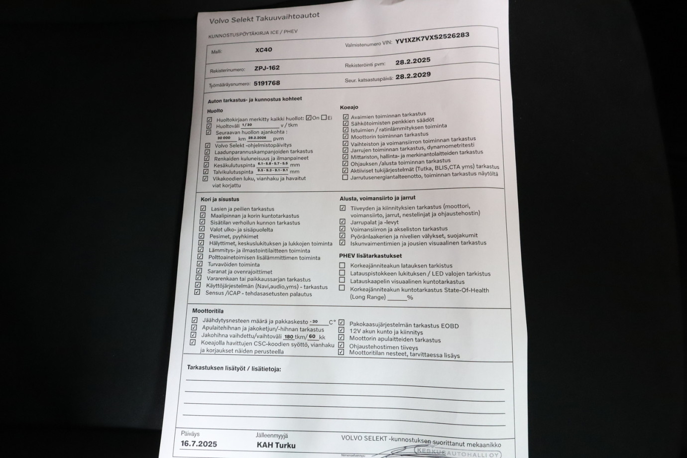 Esittelykuva VOLVO XC40 bensiiniautosta.