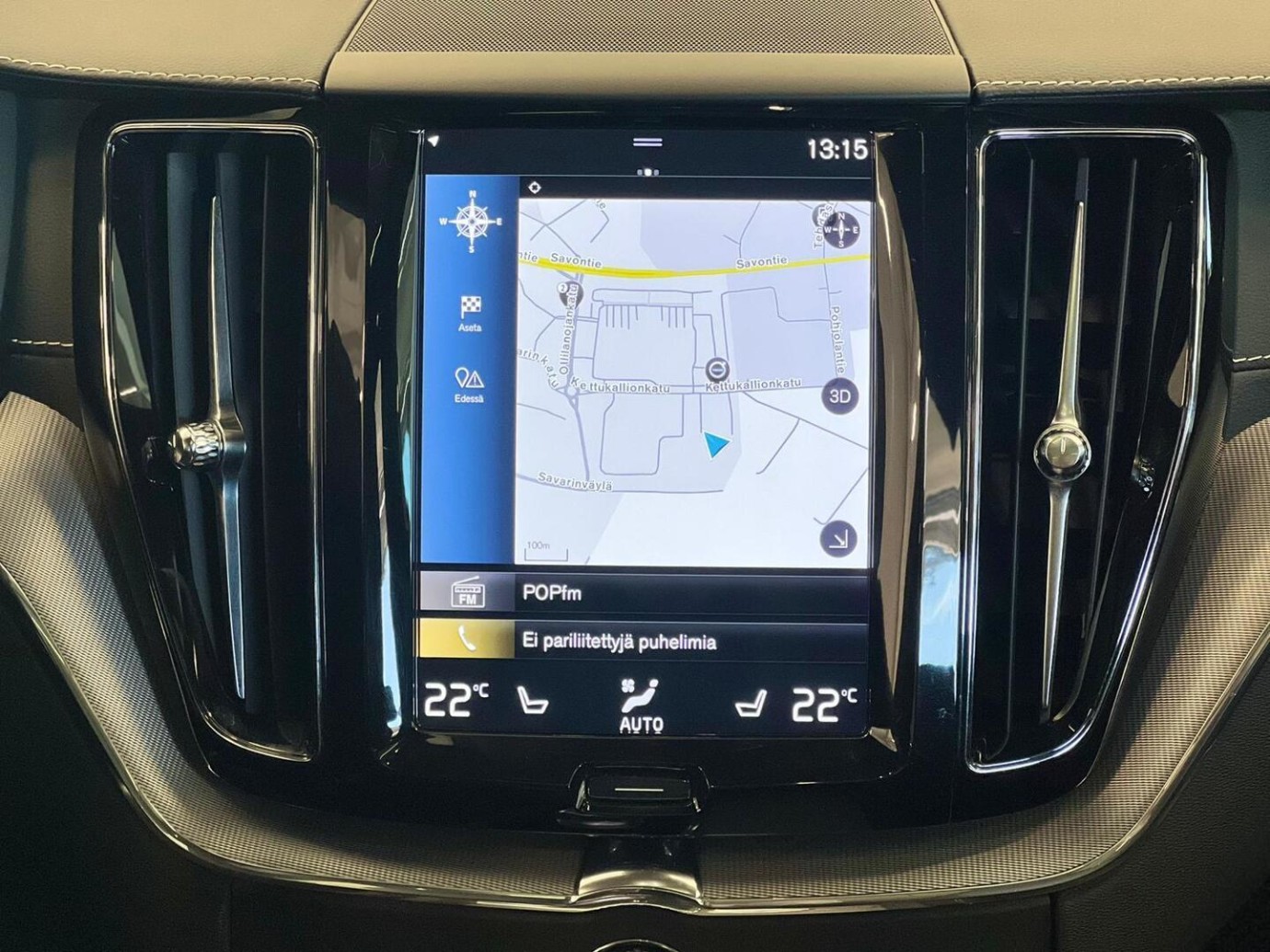 Esittelykuva VOLVO XC60 lataushybridiautosta.