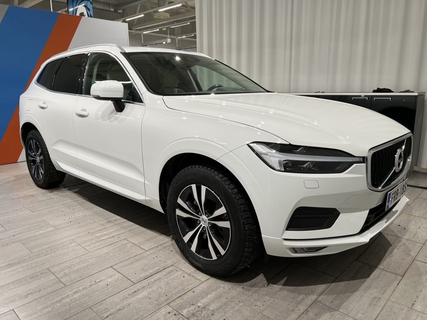 Esittelykuva VOLVO XC60 dieselautosta.