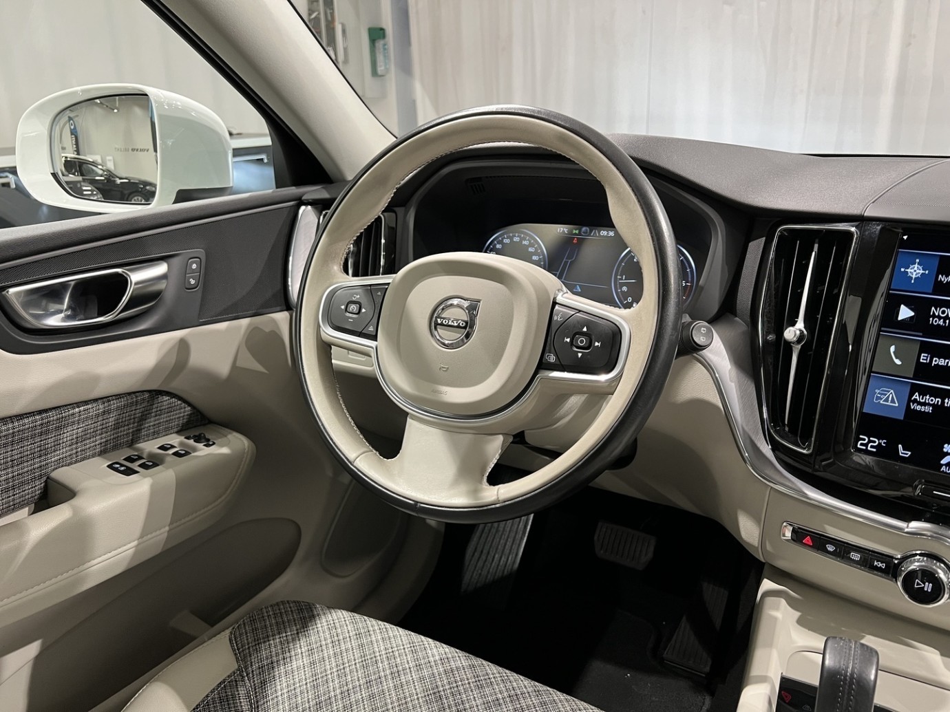 Esittelykuva VOLVO XC60 dieselautosta.