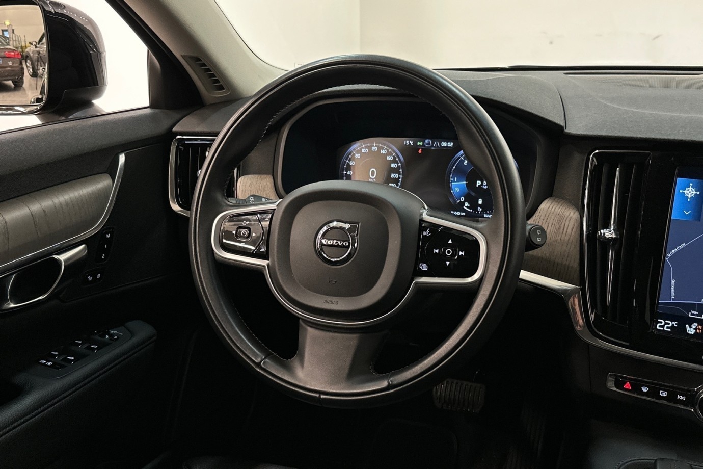 Esittelykuva VOLVO V90 CROSS COUNTRY dieselautosta.