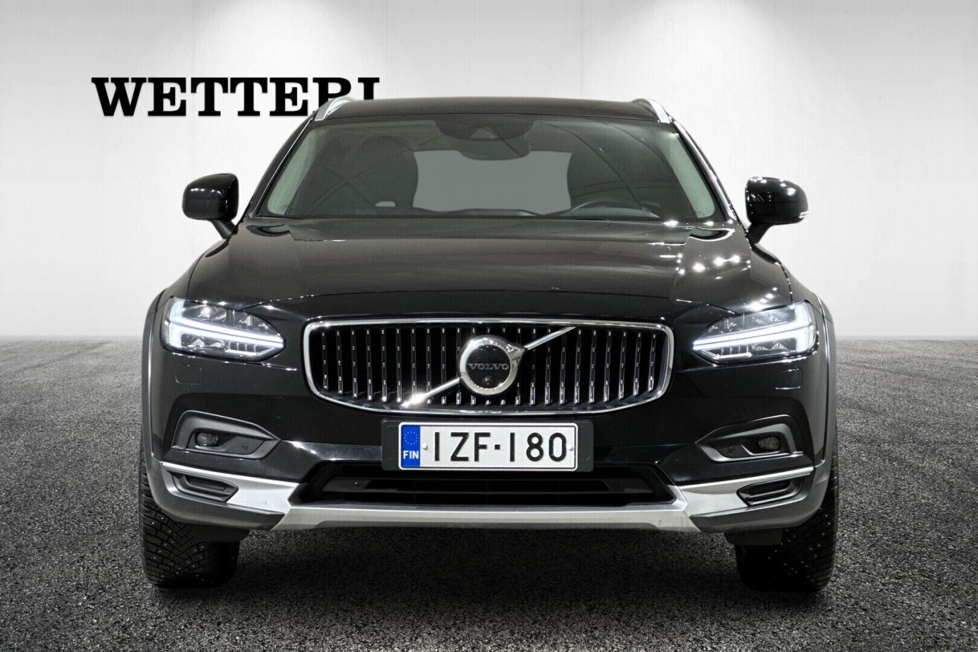 Esittelykuva VOLVO V90 CROSS COUNTRY dieselautosta.