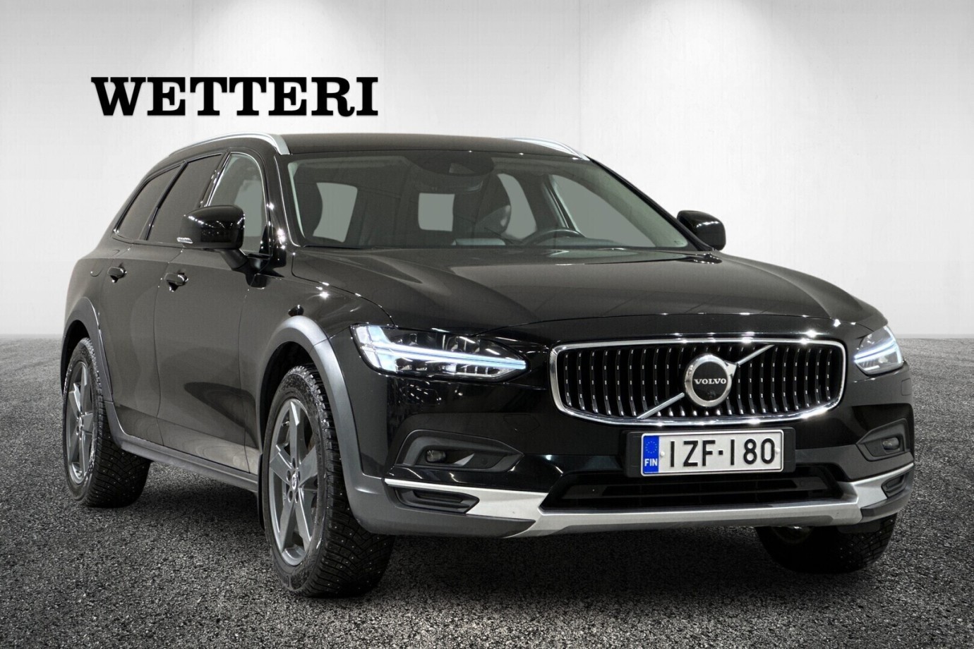 Esittelykuva VOLVO V90 CROSS COUNTRY dieselautosta.