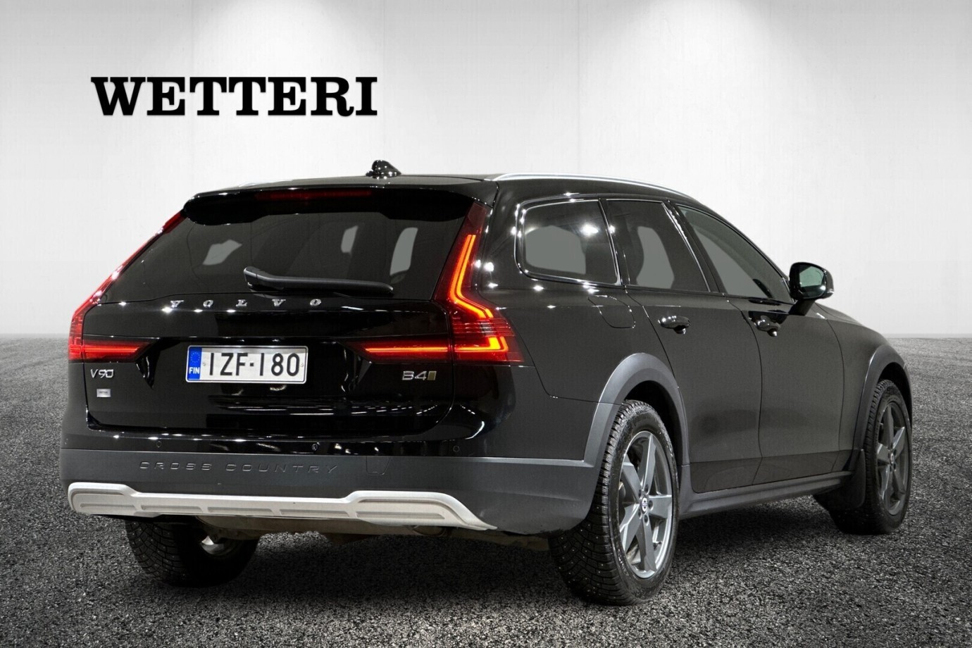 Esittelykuva VOLVO V90 CROSS COUNTRY dieselautosta.