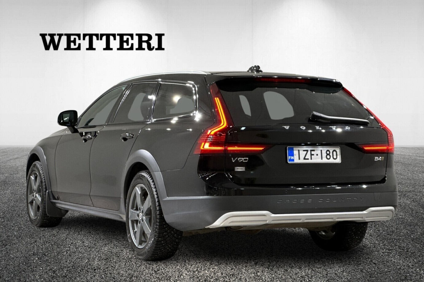 Esittelykuva VOLVO V90 CROSS COUNTRY dieselautosta.