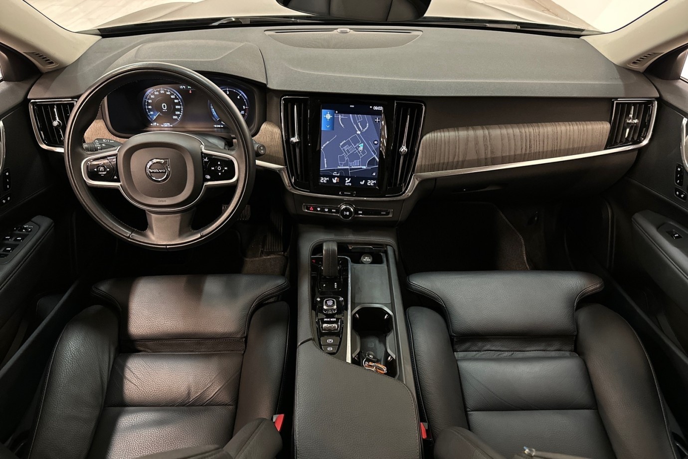 Esittelykuva VOLVO V90 CROSS COUNTRY dieselautosta.
