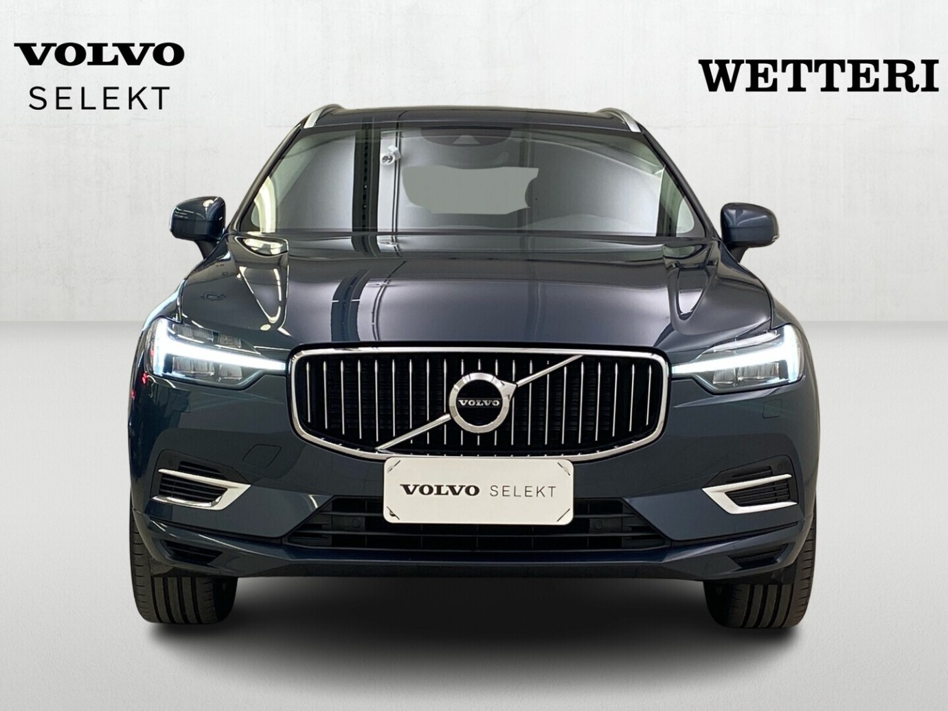 Esittelykuva VOLVO XC60 lataushybridiautosta.