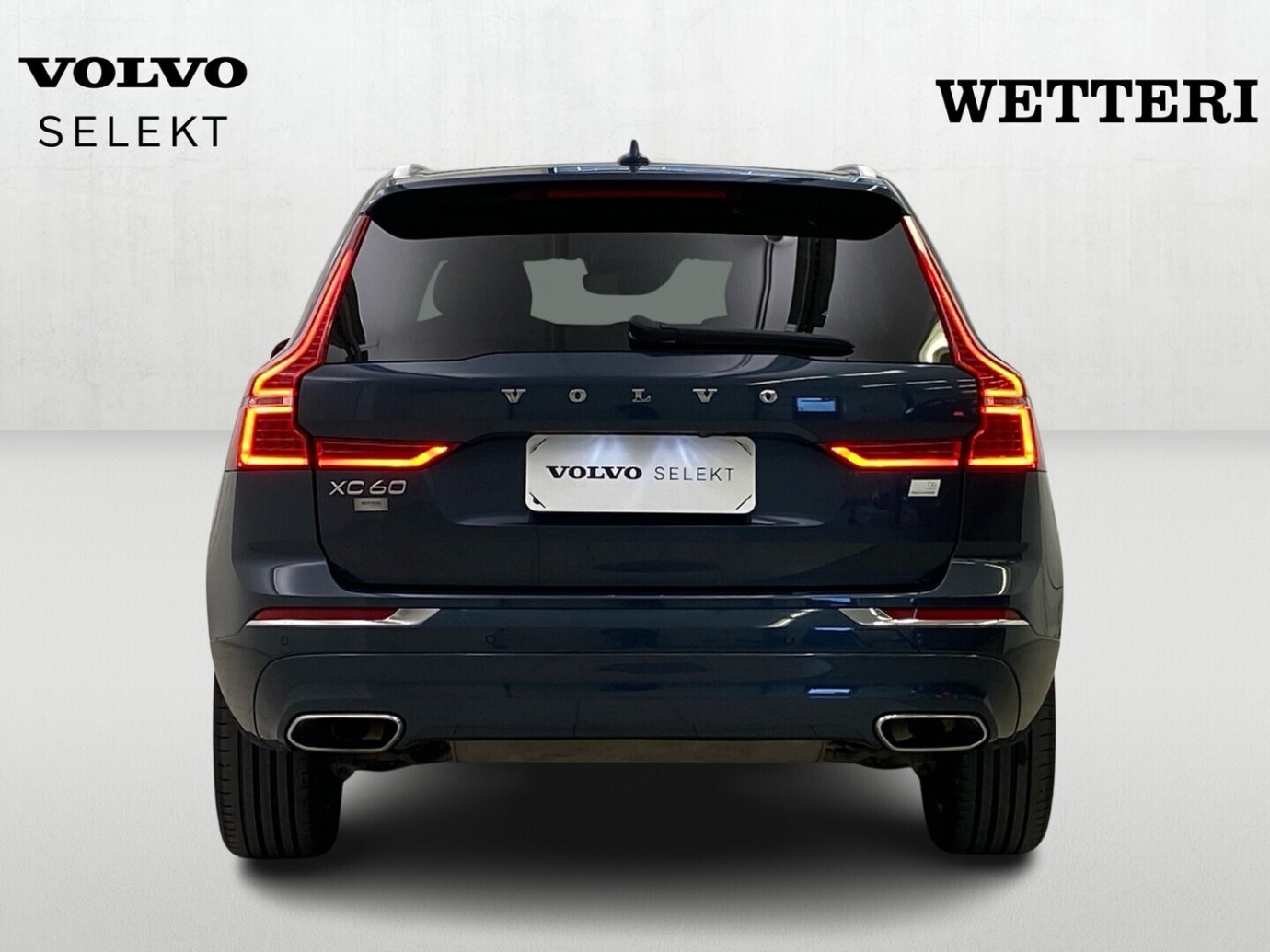 Esittelykuva VOLVO XC60 lataushybridiautosta.