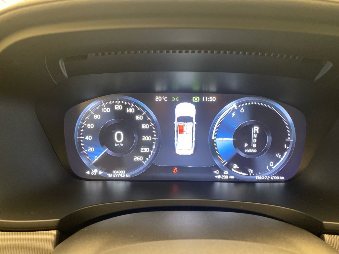 Esittelykuva VOLVO S90 lataushybridiautosta.