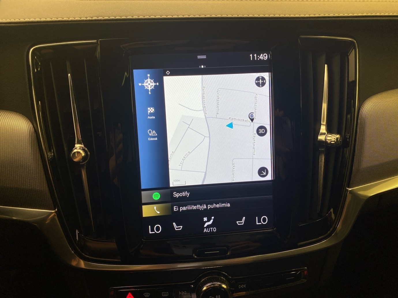 Esittelykuva VOLVO S90 lataushybridiautosta.