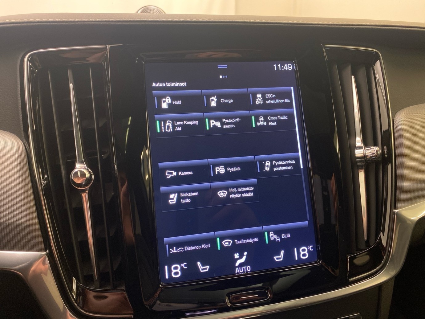 Esittelykuva VOLVO S90 lataushybridiautosta.