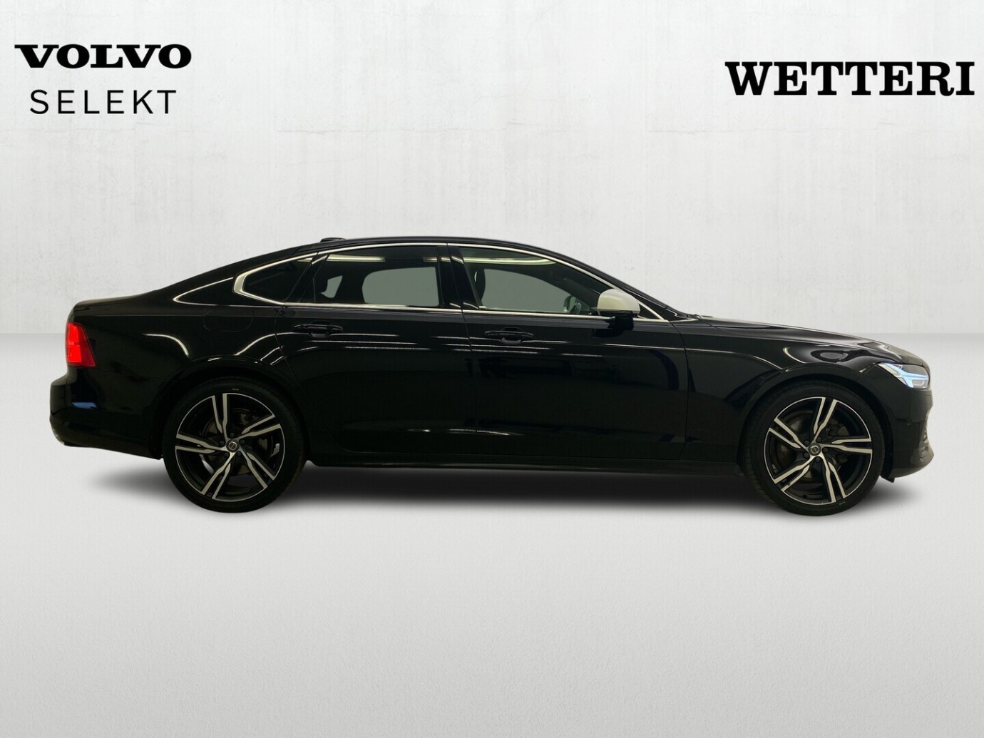 Esittelykuva VOLVO S90 lataushybridiautosta.
