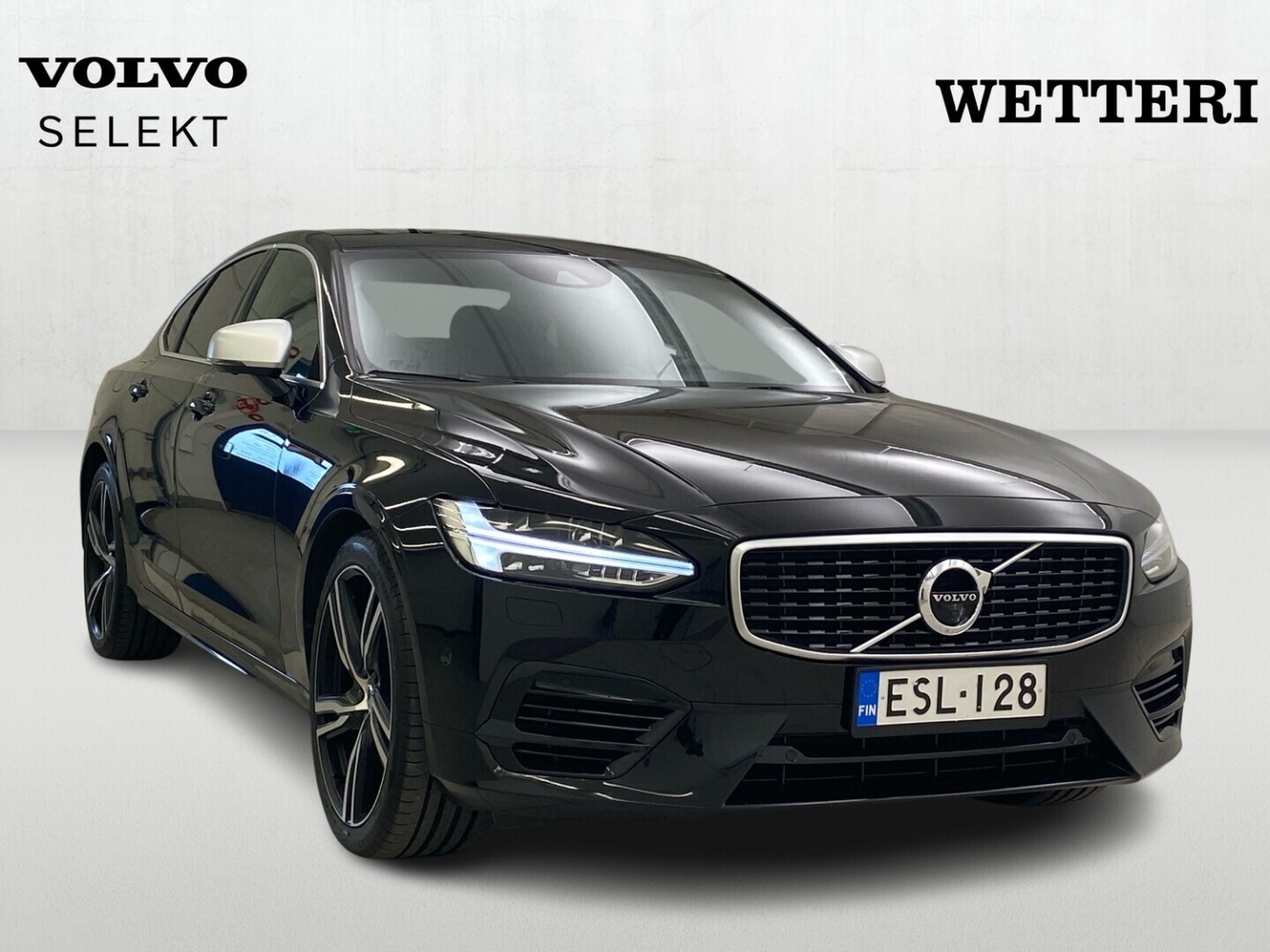 Esittelykuva VOLVO S90 lataushybridiautosta.