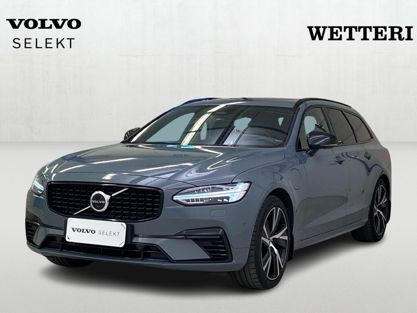 Esittelykuva VOLVO V90 lataushybridiautosta.