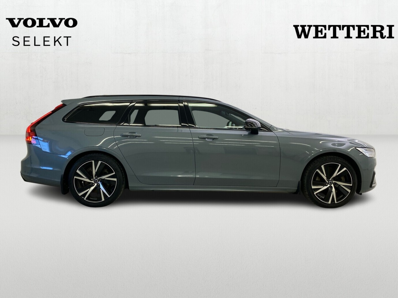 Esittelykuva VOLVO V90 lataushybridiautosta.