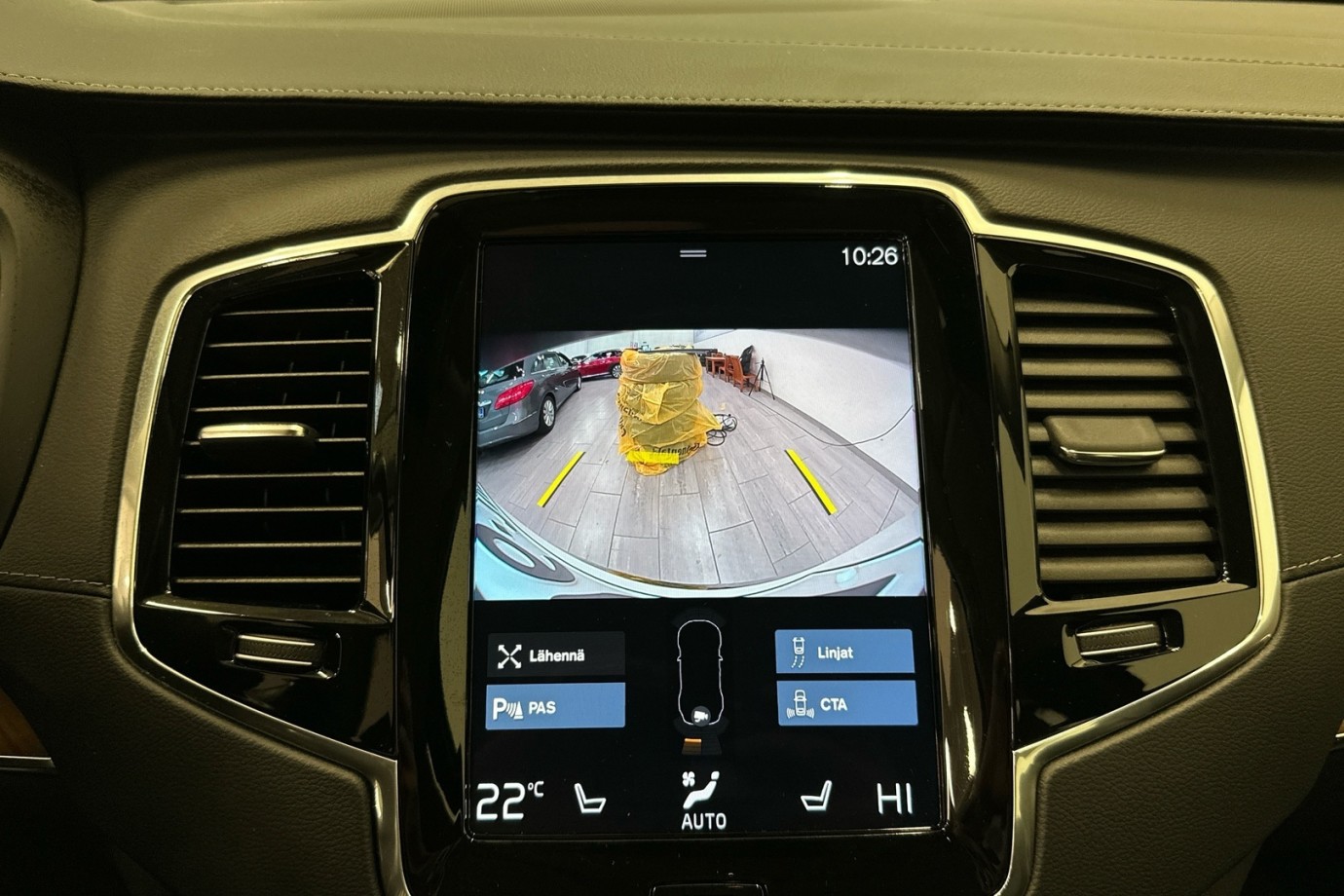 Esittelykuva VOLVO XC90 lataushybridiautosta.