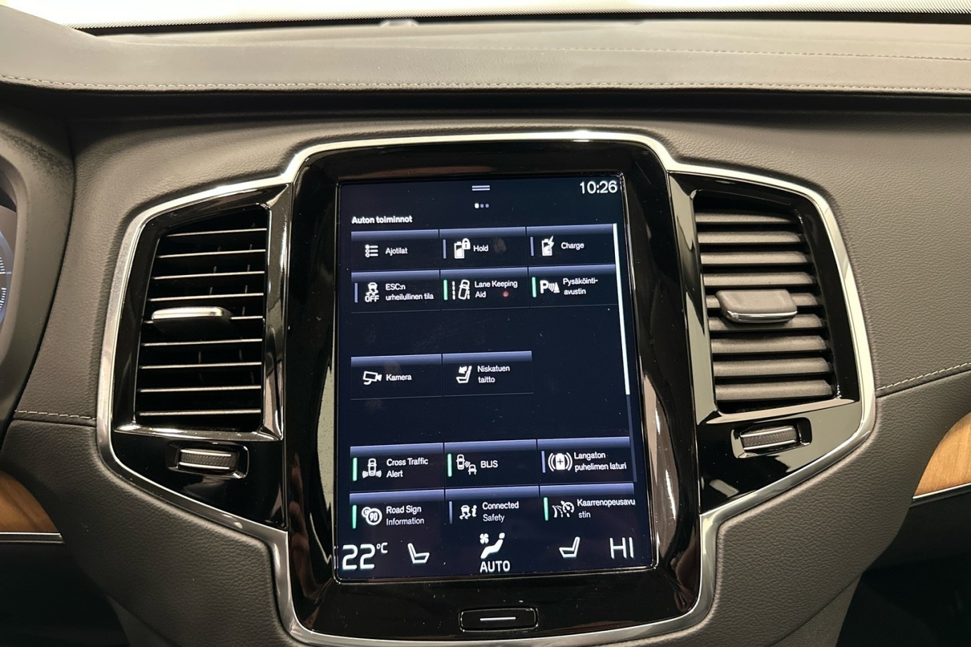 Esittelykuva VOLVO XC90 lataushybridiautosta.