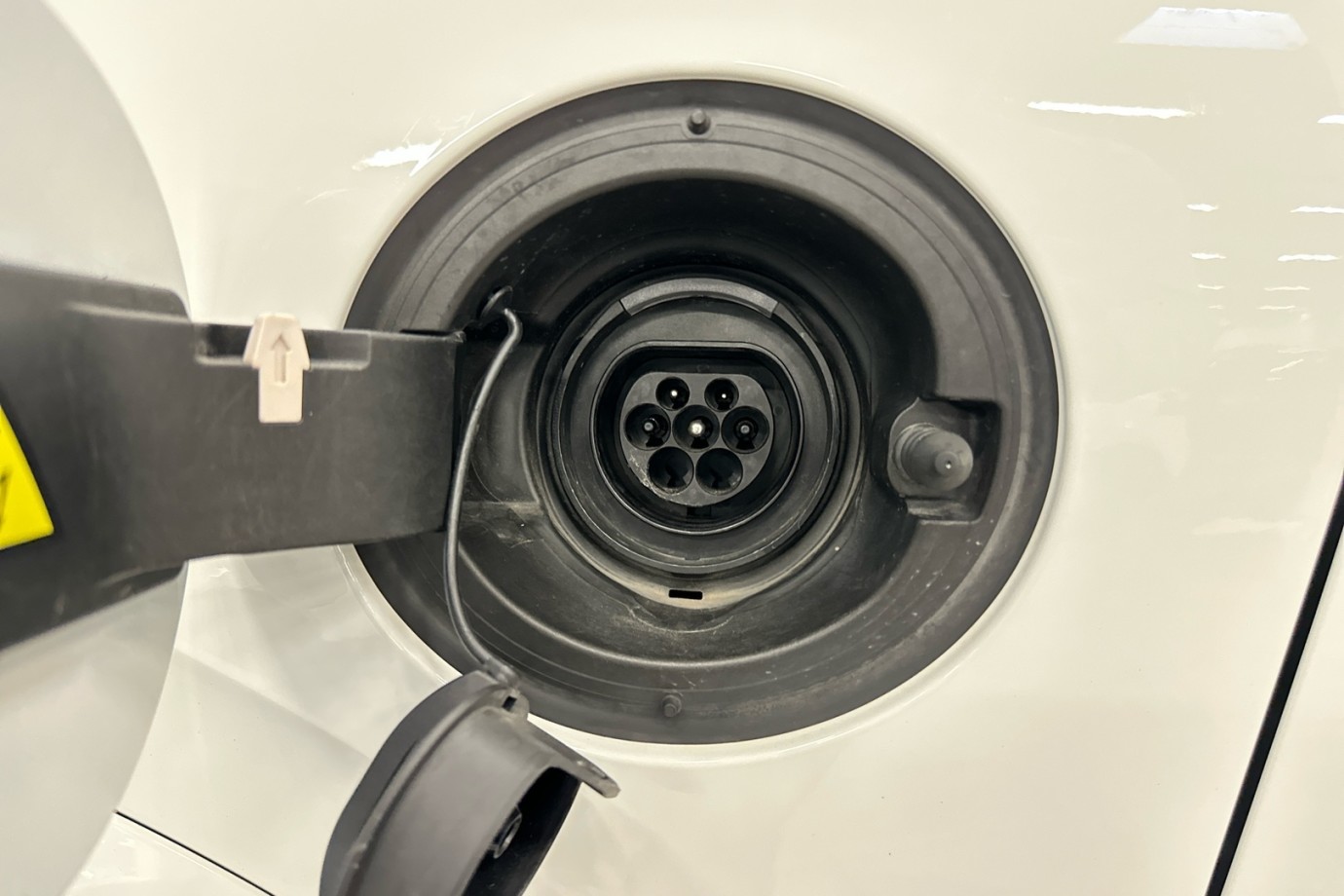 Esittelykuva VOLVO XC90 lataushybridiautosta.