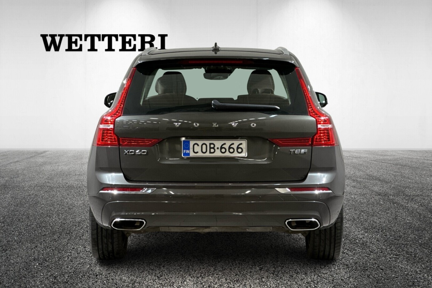 Esittelykuva VOLVO XC60 lataushybridiautosta.