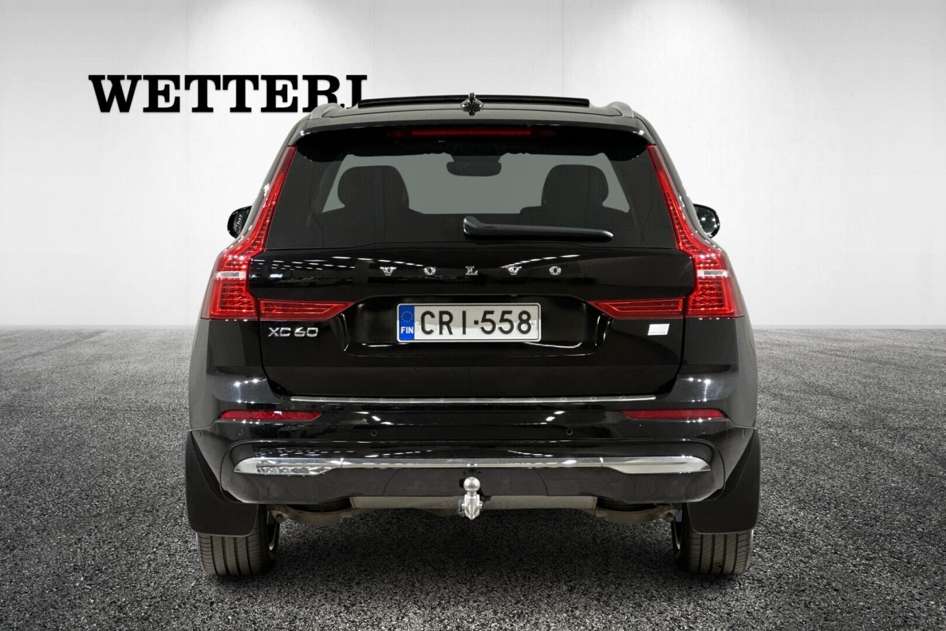 Esittelykuva VOLVO XC60 lataushybridiautosta.