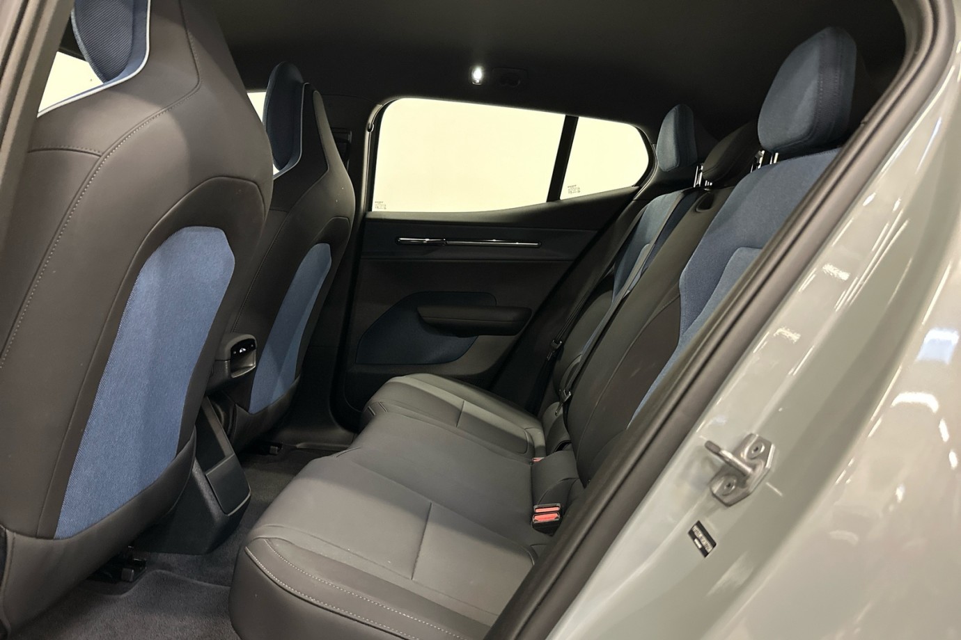 Esittelykuva VOLVO EX30 täyssähköautosta.